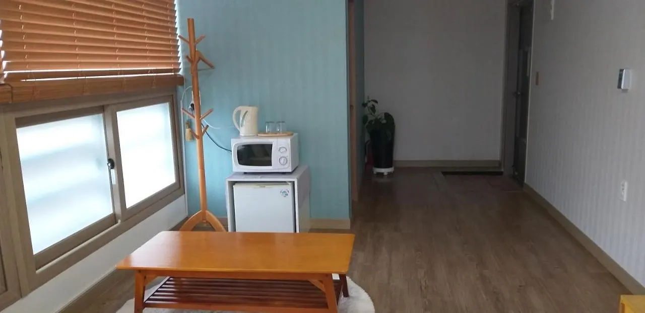 ג'גו Moon Forest Guesthouse בית הארחה